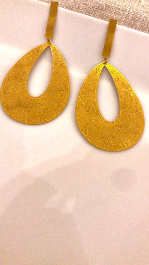 Tear drop gold Earrings